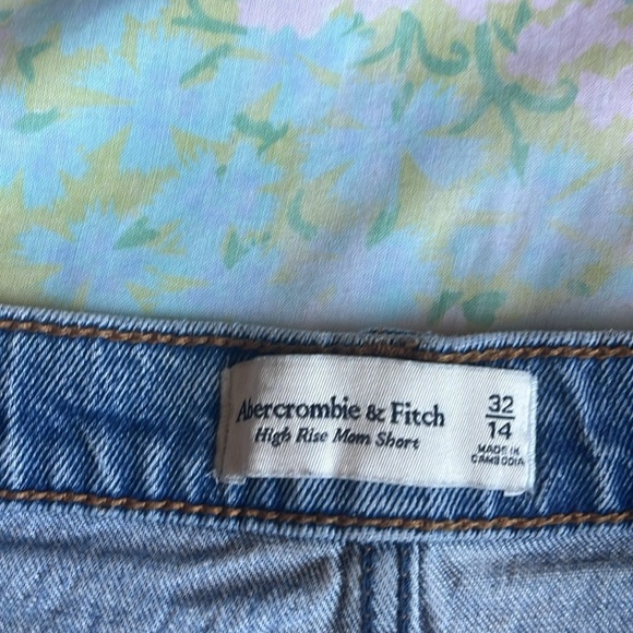 Abercrombie & Fitch | High Rise Mom Short Cut Off Denim Plus Size 32/14 Summer - Picture 5 of 8